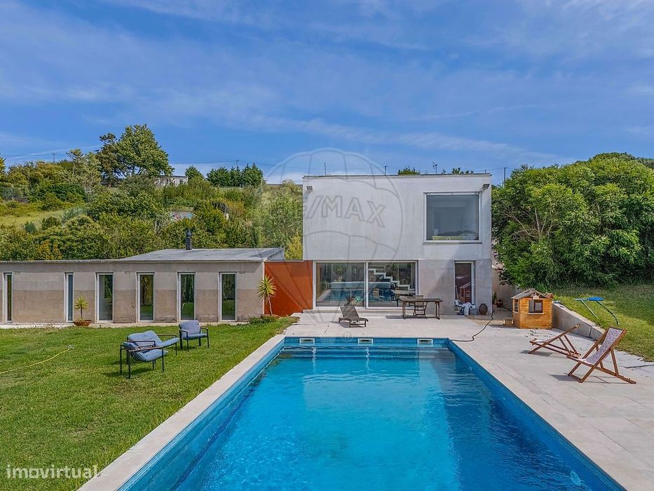 Contemporary T4 Villa for Sale