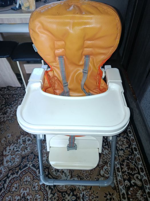 Стілець для годування