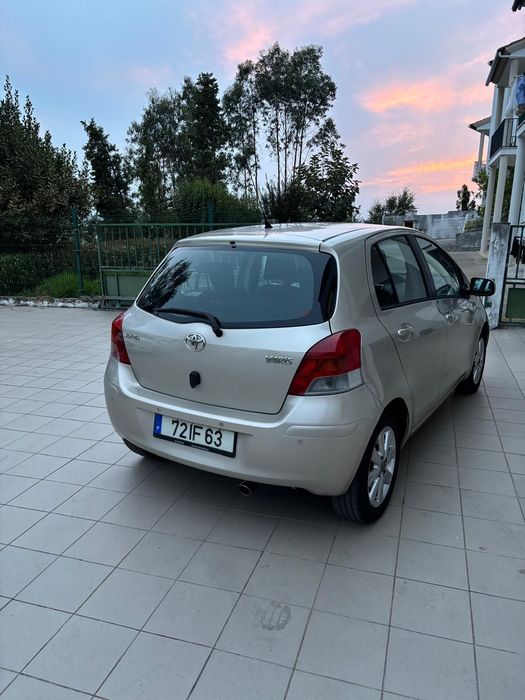 Toyota Yaris 1.3 VVT-i High Pack +Navi  GPL