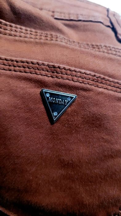 Spodnie unikat kolor Monday Premium Denim