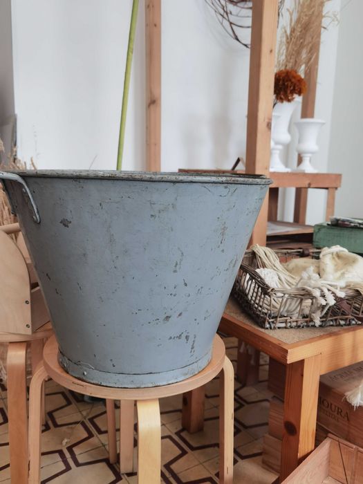 Balde metálico antigo