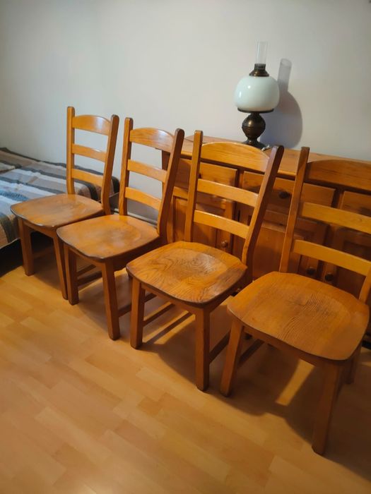 Krzesła drewniane