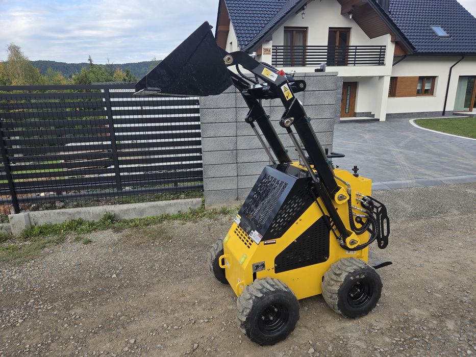 Miniładowarka Skid-Steer na kołach 4x4 ##nie.bobcat.avant#