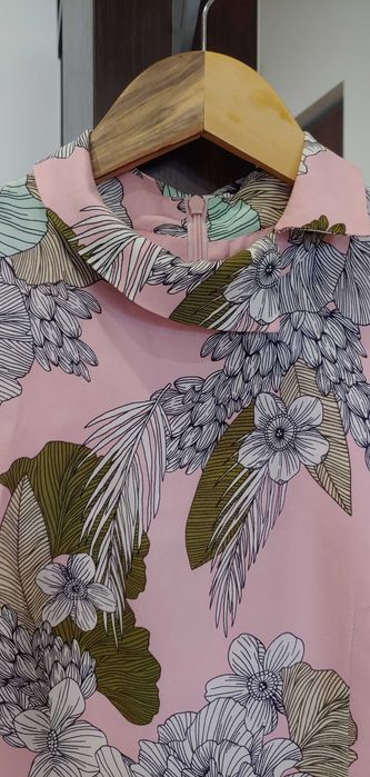 Piękna jedwabna sukienka Simple.