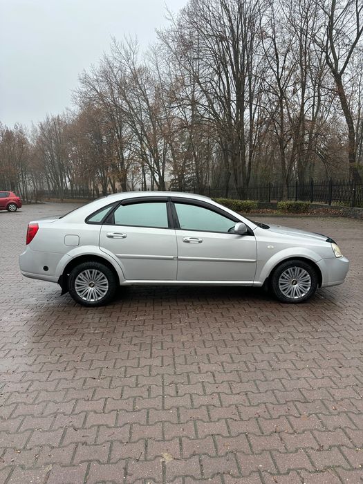 Продам шивроле лачеті 1.8