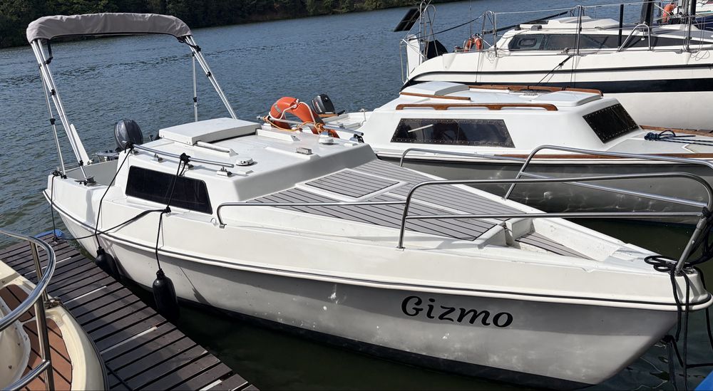 jacht motorowy, kabinowy, łódź motorowa, nowy silnik yamaha 9,9 KM, nowa przyczepa, bimini, bez patentu