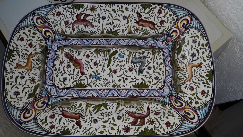 Travessas sec. XVII pintadas à mão