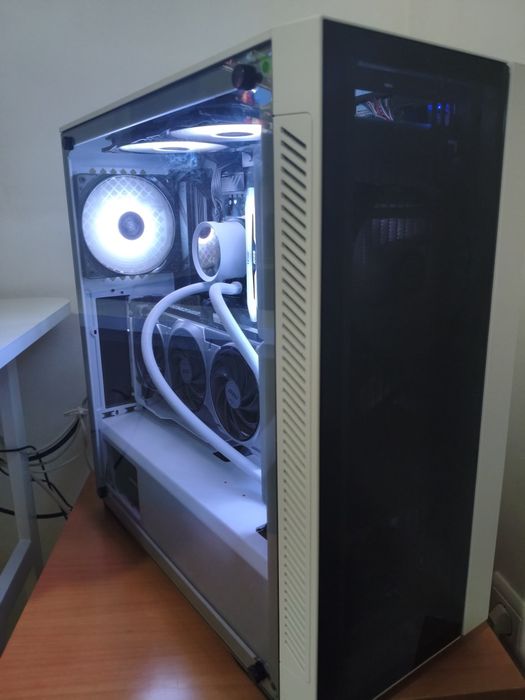 PC gaming RTX 5070 12Gb + R7 9700 + 32Gb DDR5 ram