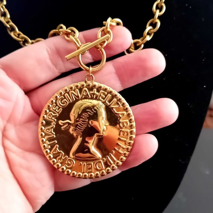 Colar da medalha grande.
