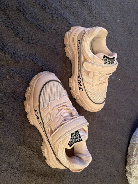 Кросівки для дівчинки