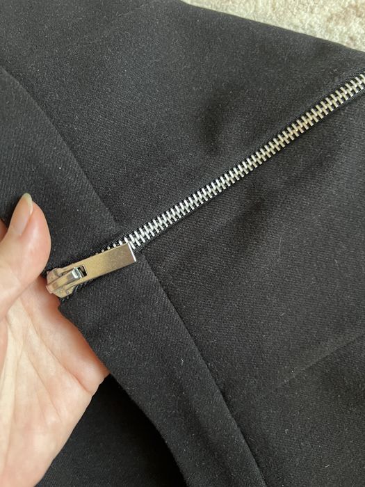 Чорна міні спідниця