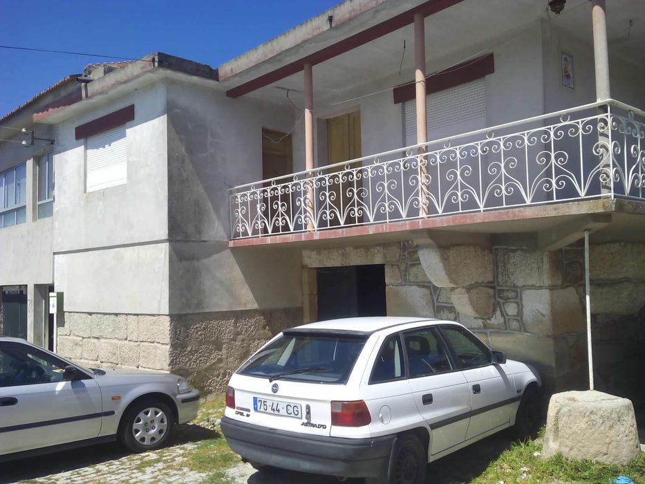 Moradia T4 em Lama de Arcos ,Chaves