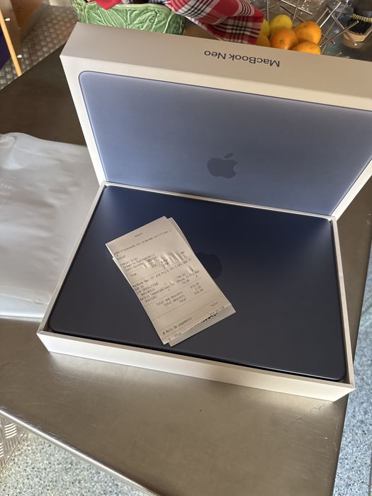 Macbook Neo, 256GB, azul indigo, como novo, comprado no dia  20/07/2026, com fact/ garantia, 700€ negociáveis