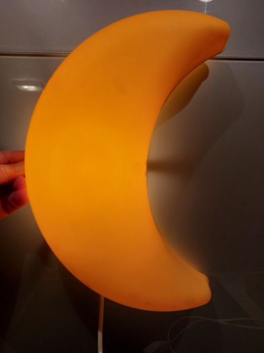 Piękna lampa ścienna IKEA MÅNE (Księżyc) w kolorze żółtym