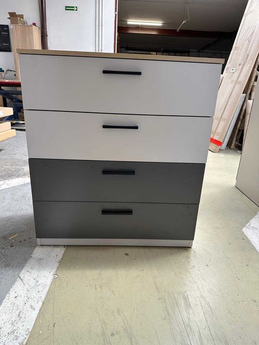 Zestaw mebli młodzieżowych - meble powystawowe