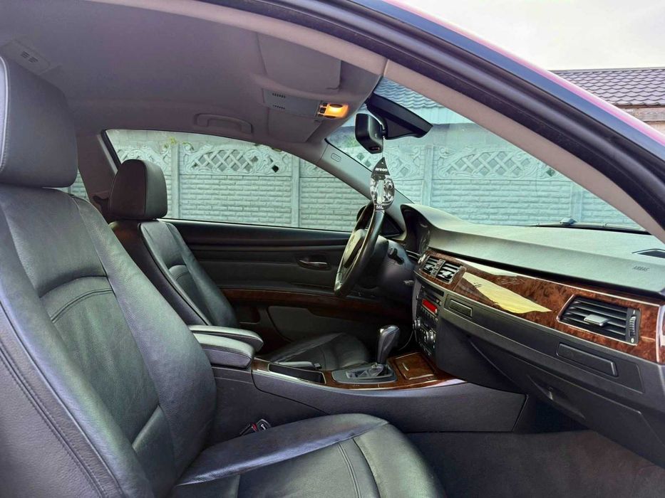 BMW 3 Series 2007 E92  •  325i AT (218 к.с.) xDrive  •  Base