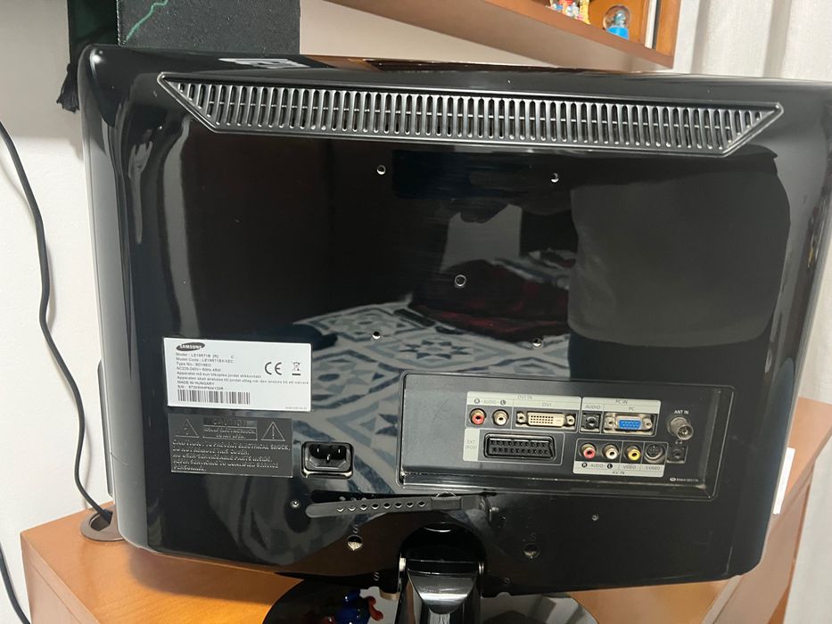 Vendo televisão LCD
