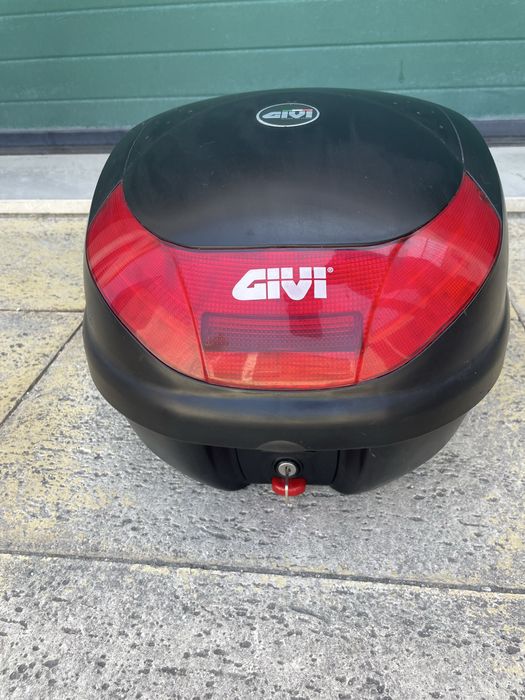Caixa moto GIVI para 1 capacete integral