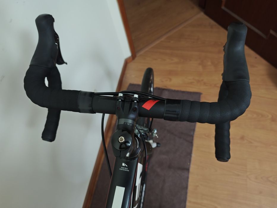 Bicicleta de estrada Cube Attain Race