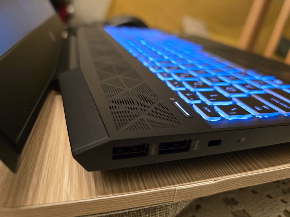 PC portátil HP Pavilion Gaming pouco uso