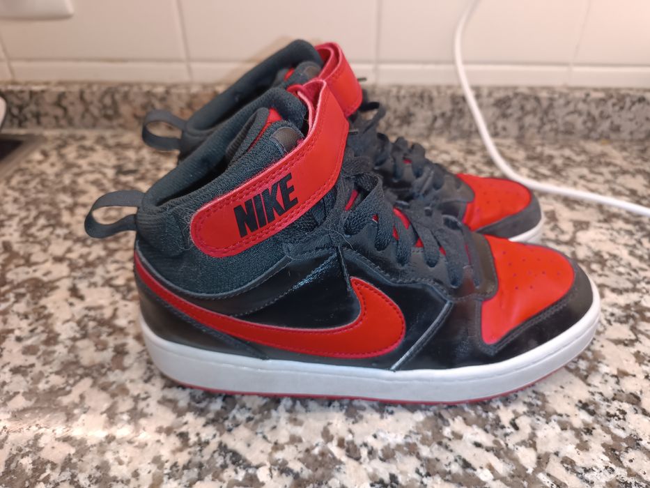 Ténis Nike vermelho e preto