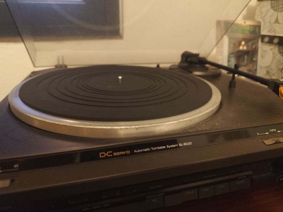 Amplificador e leitor de vinil technics