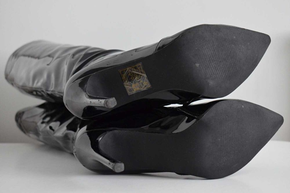 LAKIEROWANE kozaki Chiara Foscari do kolana na smukłej szpilce 41