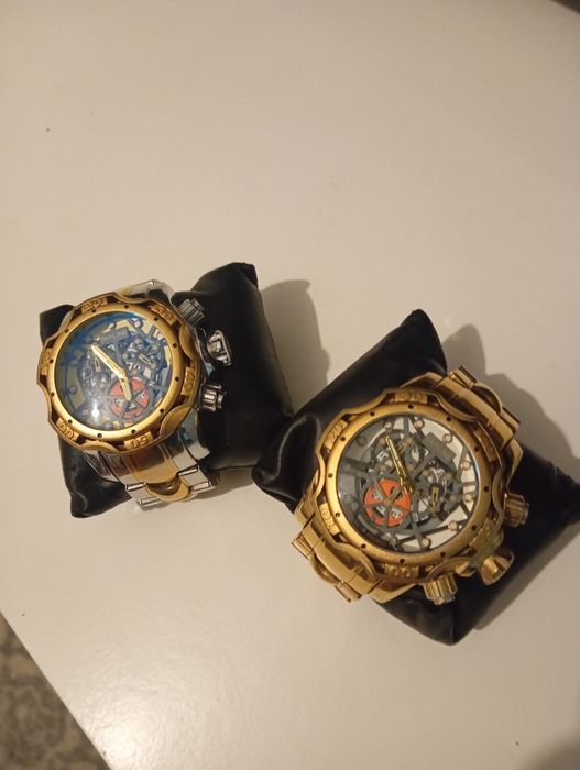 Relógios skyline vendo os 2 juntos