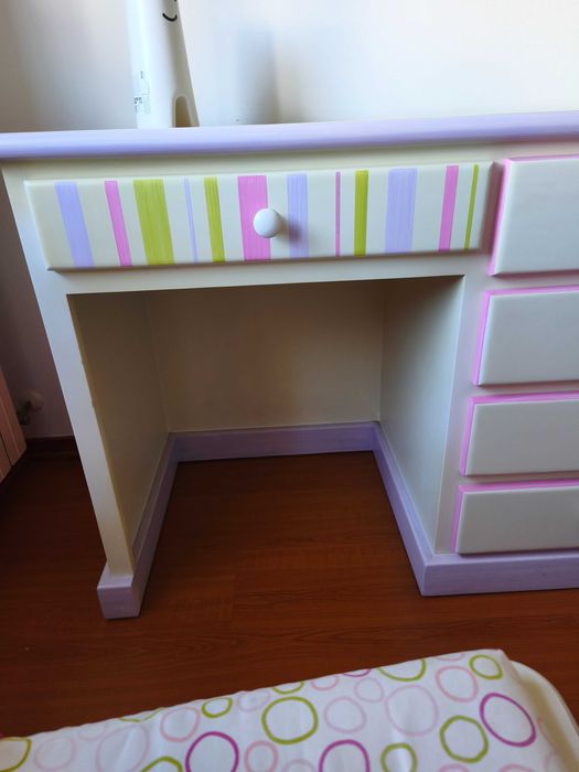 Mesa e moveis arrumação