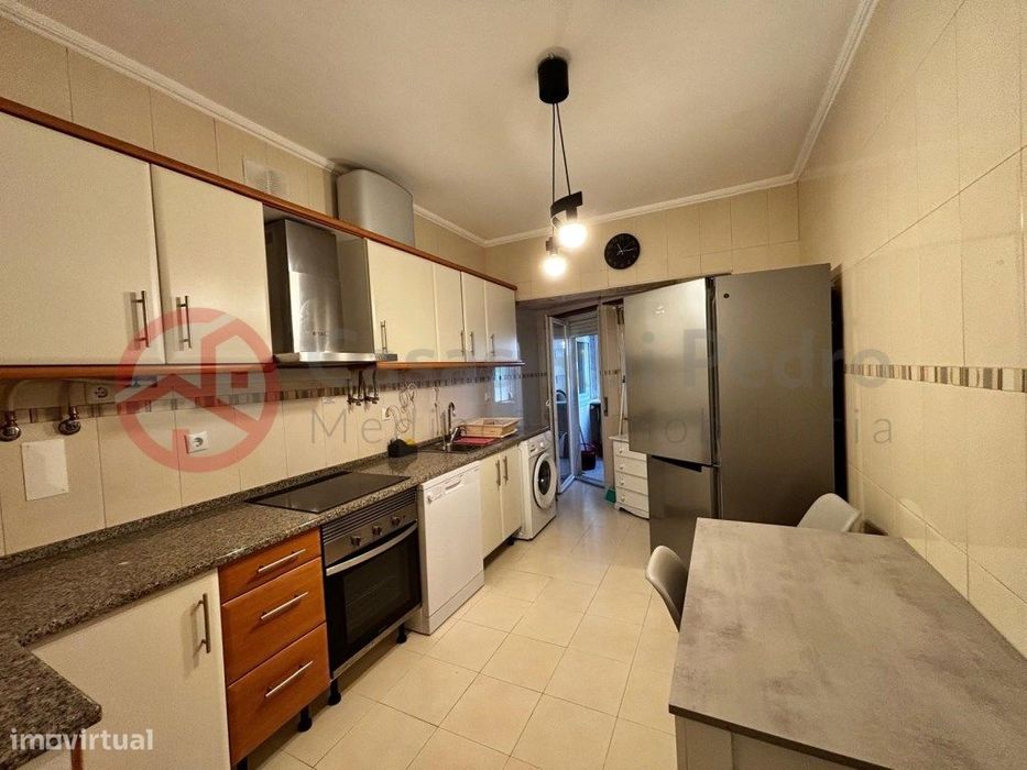 Apartamento T3 Para Arrendamento, Laranjeiro, Excelente Localização