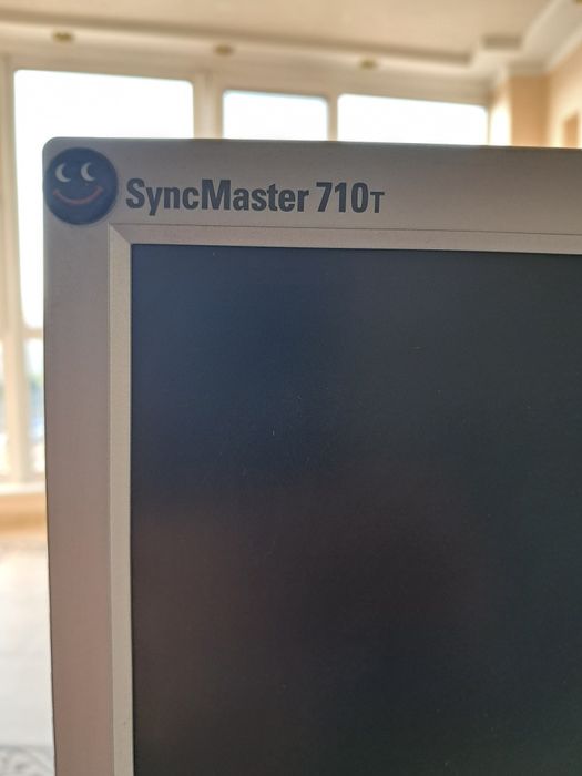 Монитор Samsung  sync master 710t