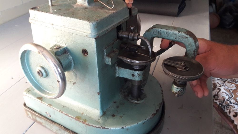 Швейні машинки промислові