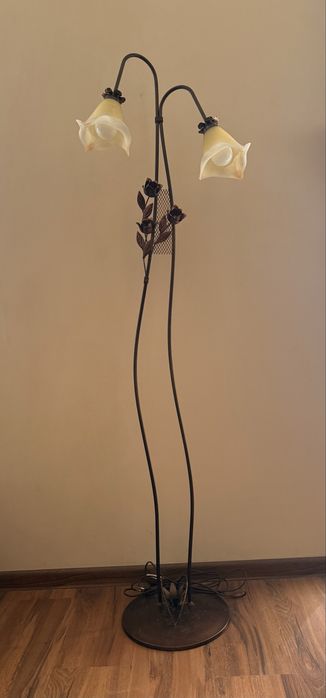 Lampa stojąca podłogowa
