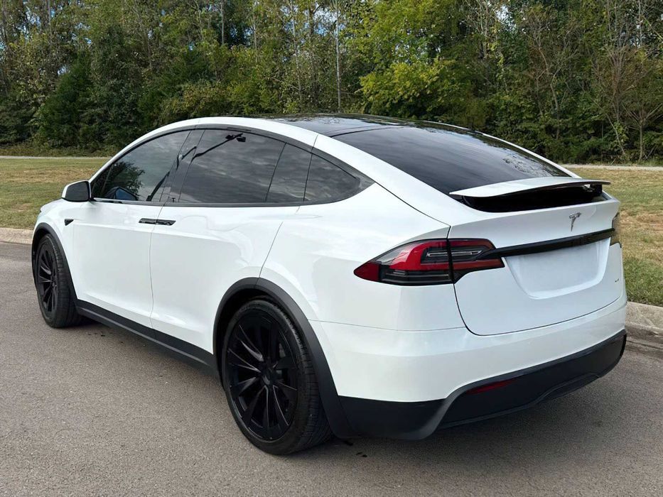 Tesla Model X Plaid      2022
