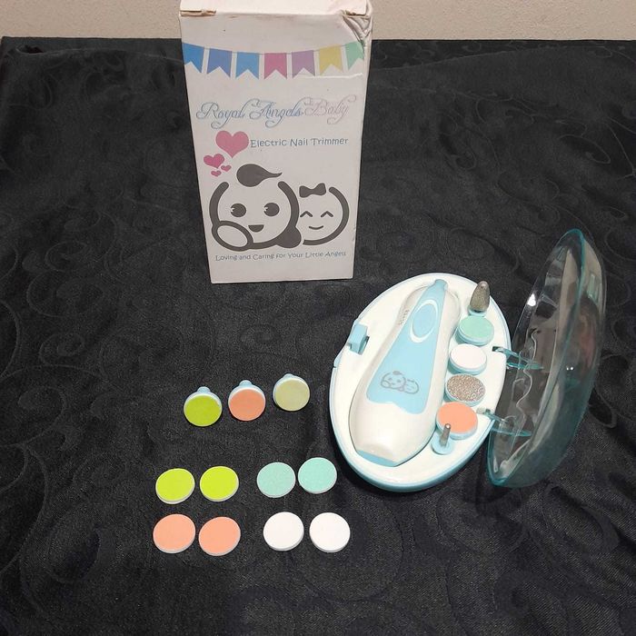 Lima unhas bebé novo