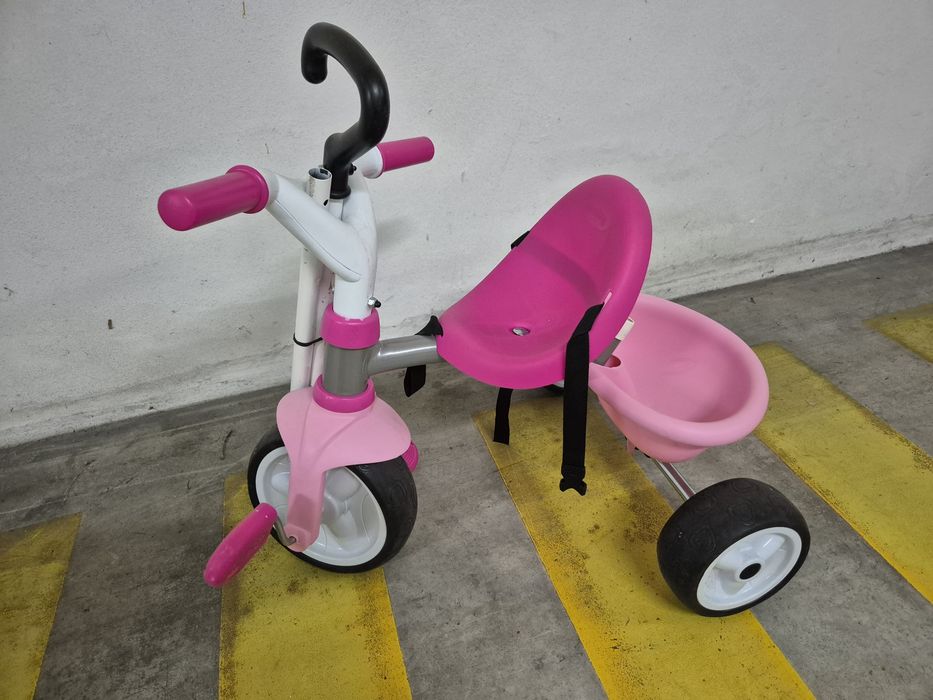 Triciclo com pega de empurrar