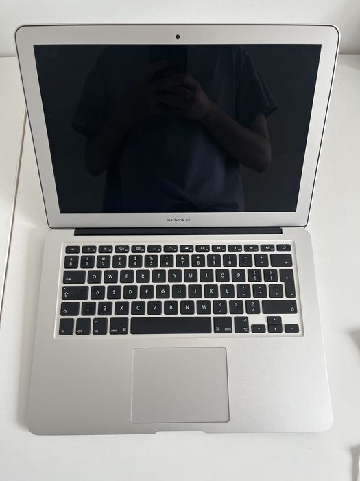MacBook Air Apple
