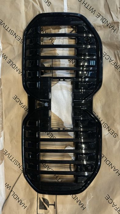 Решітка bmw g70 i7 грати bmw i70 g70 реіштка радітаору