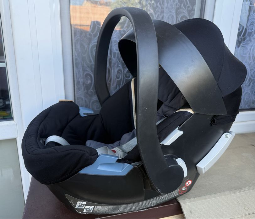 Дитяче автокрісло Cybex Gold (група 0+, від народження до 13 кг).