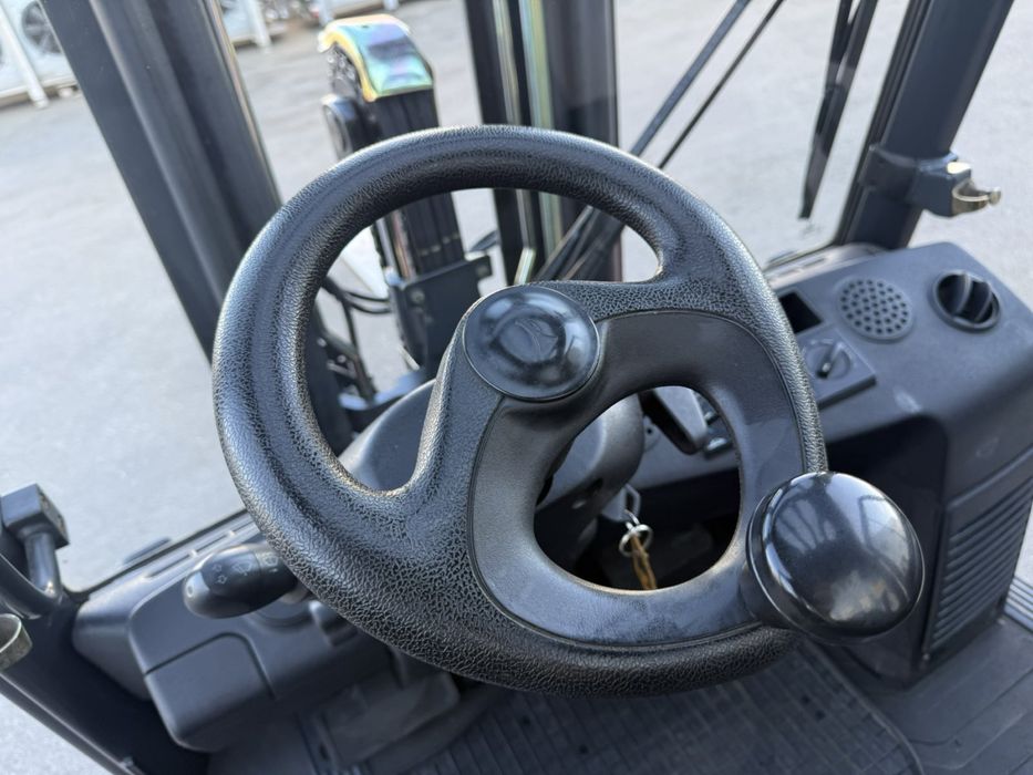 Навантажувач Linde H25T-01 2012 рік