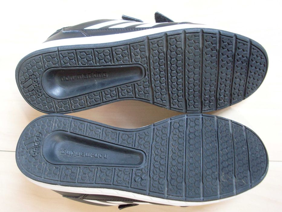 Кроссовки Adidas, 39 размер (25,5 см длина стельки).