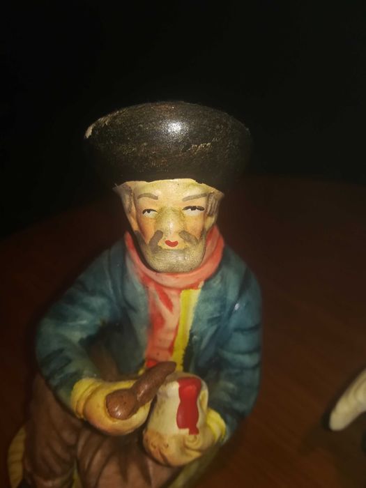Estátuas Decorativas de Velhotes em Cerâmica