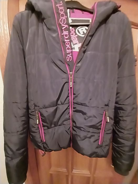 Гарний та добре утеплений пуховик