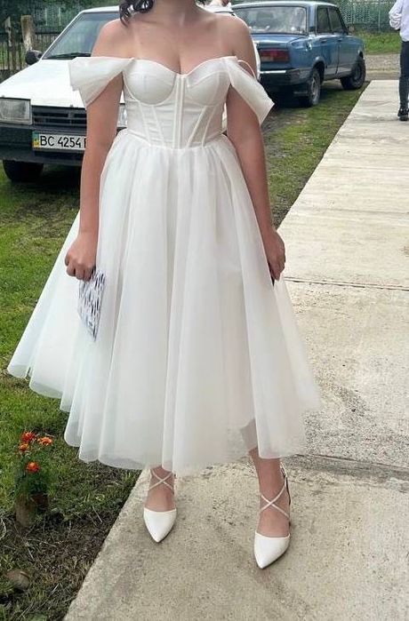 Продам біле плаття для розписки або весілля