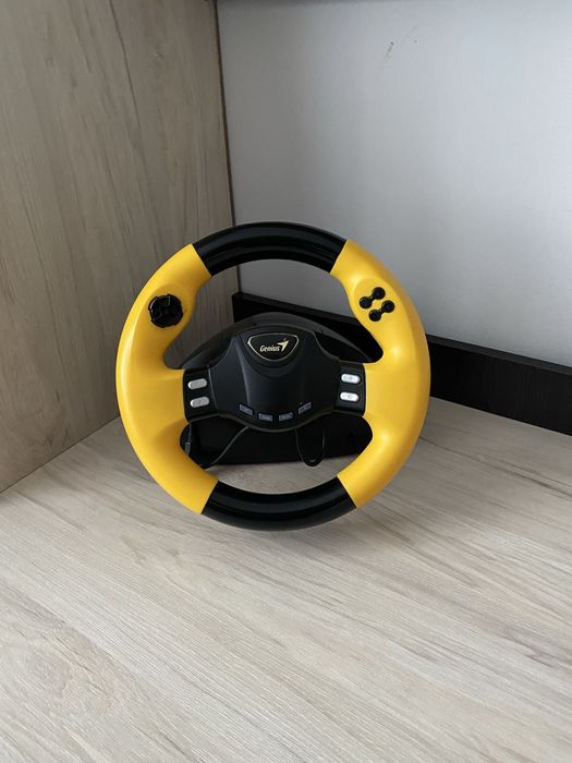 Ігровий руль Genius і педалі