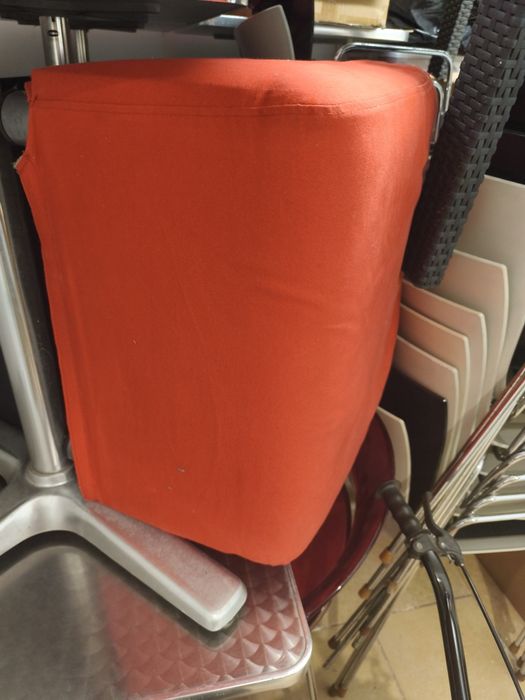 Vendo puff vermelho!