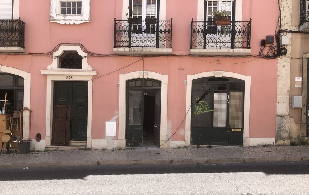 Loja para arrendar 50m2 na R. de São Bento, Lisboa