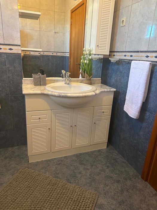 Apartamento T1 Mobilado junto á escola Amadeu Sousa Cardoso em Telões.