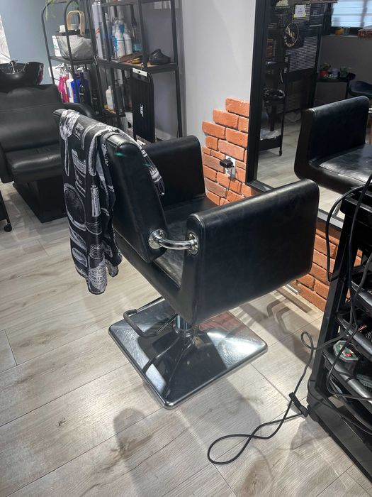 Fotele Fryzjerskie, Salon fryzjerski, sprzedam tanio