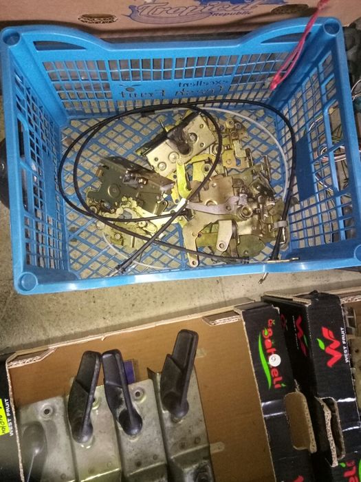 Замок двeри двeрки капота ручка sprinter 903 lt